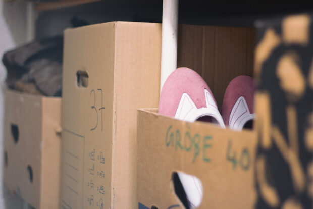Schuhe in einem Karton