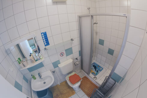 Badezimmer mit Dusche